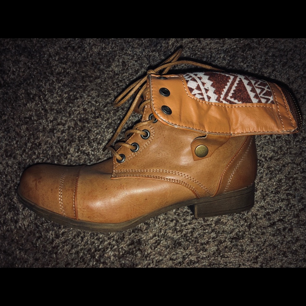 WET SEAL Booties / NEW